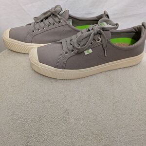 Cariuma OCA Low Gray Canvas Casual Sneakers Men’s 8.5 / Women’s 10